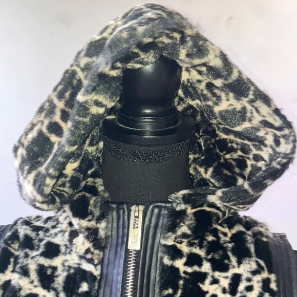YMI Plush Animal Print Hooded Vest - Picture 3 of 12
